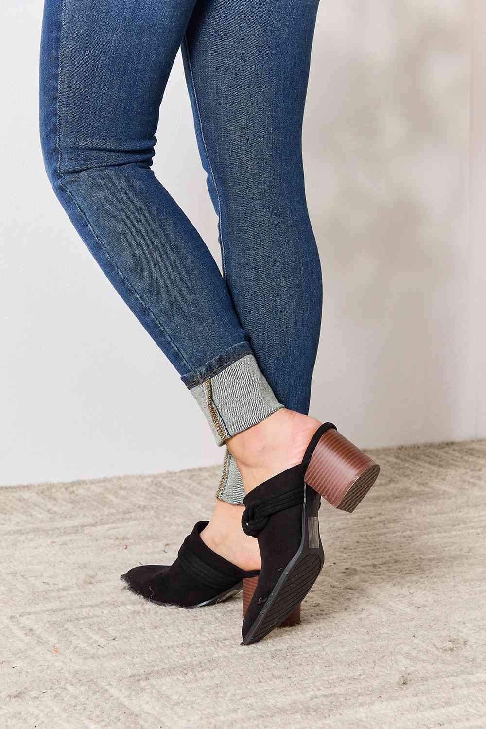 East Lion Corp Pointed-Toe Braided Trim Mules